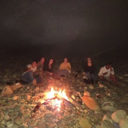 Fogata a orillas del Alto Madre de Dios