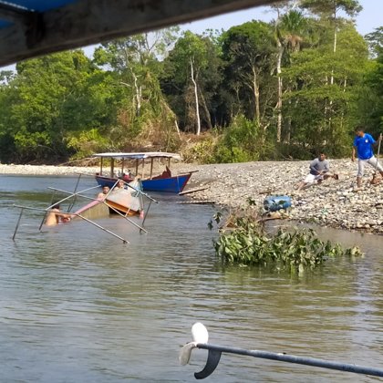 Cando se te hunde el bote en pleno puerto CC.NN.San Miguel de Shituya