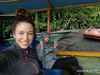 Paseo por el rio en bote a motor
