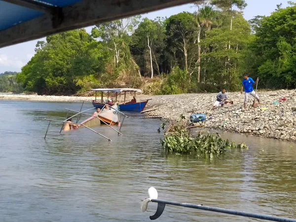 Cando se te hunde el bote en pleno puerto CC.NN.San Miguel de Shituya